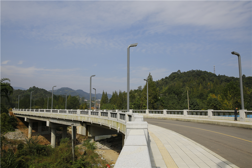 幹五裏河(hé)大橋，建成于2020年4月(yuè)(yuè)